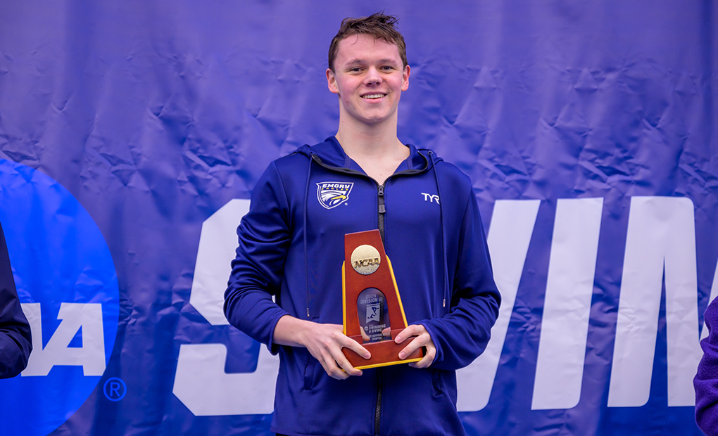 Men's Swimming & Diving Take Control of NCAA Lead; Crow Thorsen Wins 400 IM Title