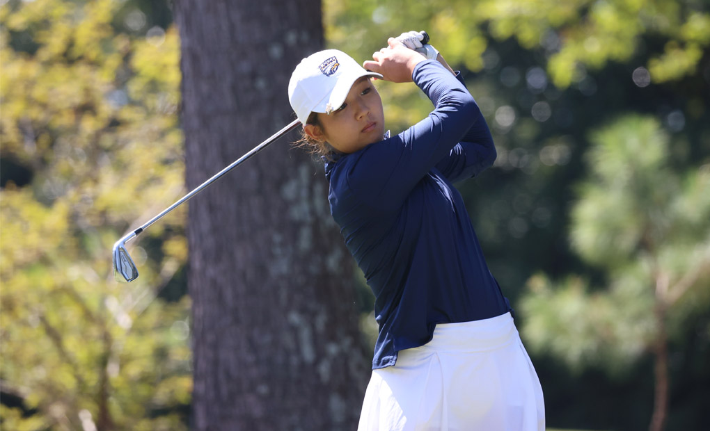 Women's Golf Downs NYU to Head into UAA Championship