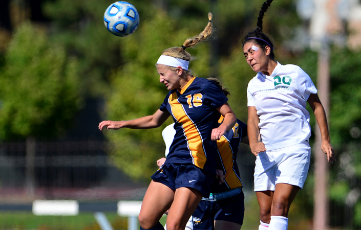 #17 Puget Sound Edges Emory Women's Soccer 1-0 in Defensive Battle