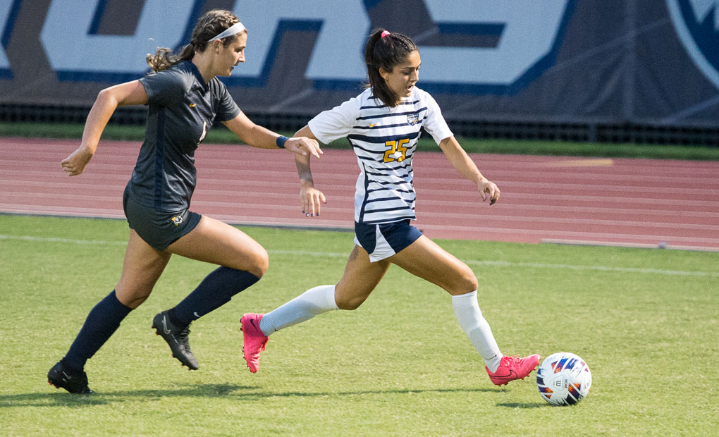Women's Soccer Wins Eighth Straight; Off to Best UAA Start Since 2000