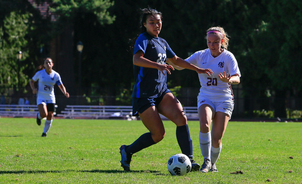 Women's Soccer Remains Perfect in UAA Play; Defeats Brandeis 3-1