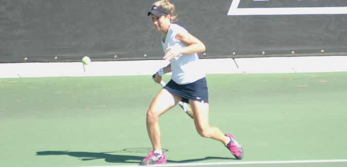 #2 Women’s Tennis Advances at UAA Tournament