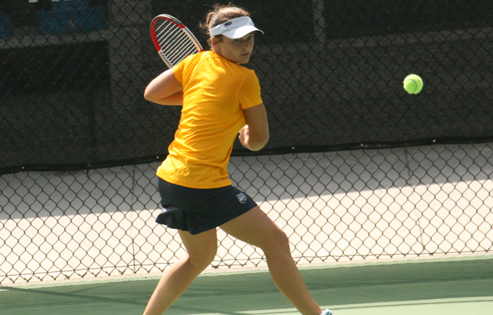 Harding Advances to Quarterfinals in Singles Draw; Adds Win with Su in Doubles Round of 16