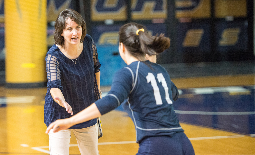 Emory Volleyball Sweeps Case Western & Chicago At UAA Round Robin II