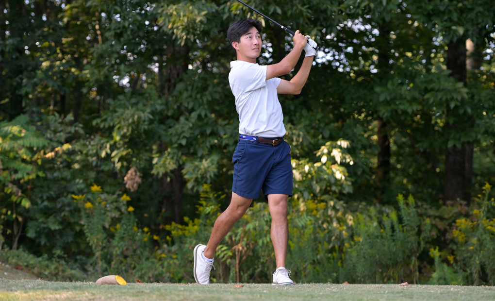 Men’s Golf Finishes Day One of Golfweek October Classic in First with Three Stroke Lead