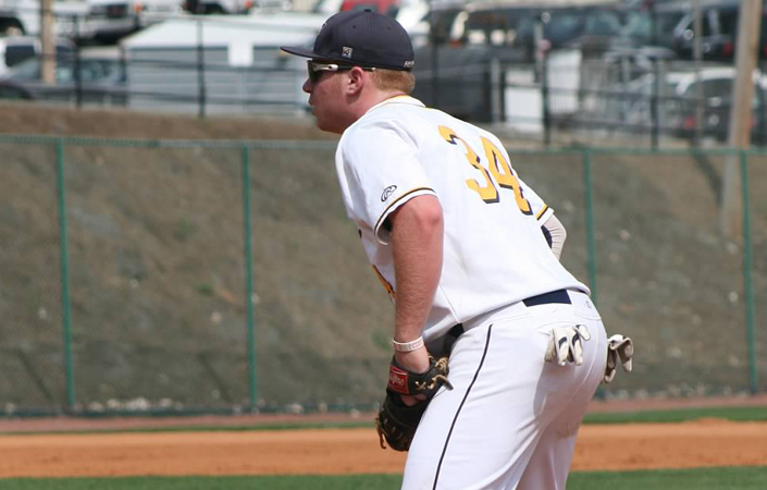 Emory Baseball Sweeps Chicago in Saturday Doubleheader