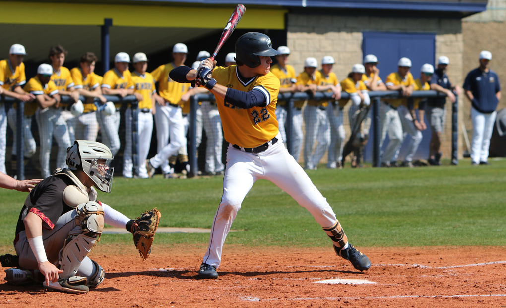 Baseball Extends Win Streak to Five; Sweeps Saturday DH at WashU