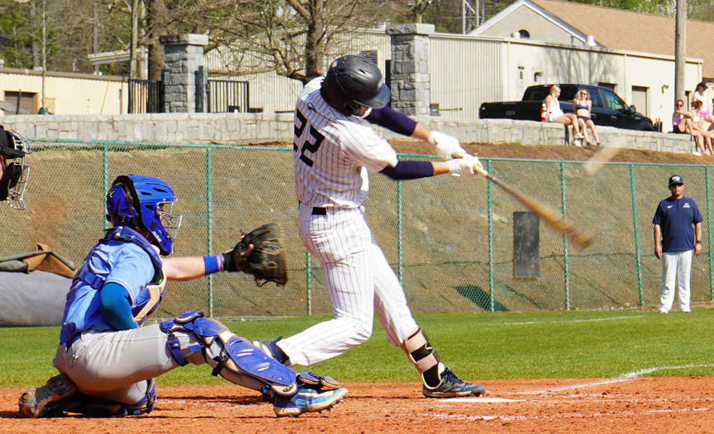 Baseball Takes Fourth Consecutive Game, Rallies to Defeat Wittenberg 6-4