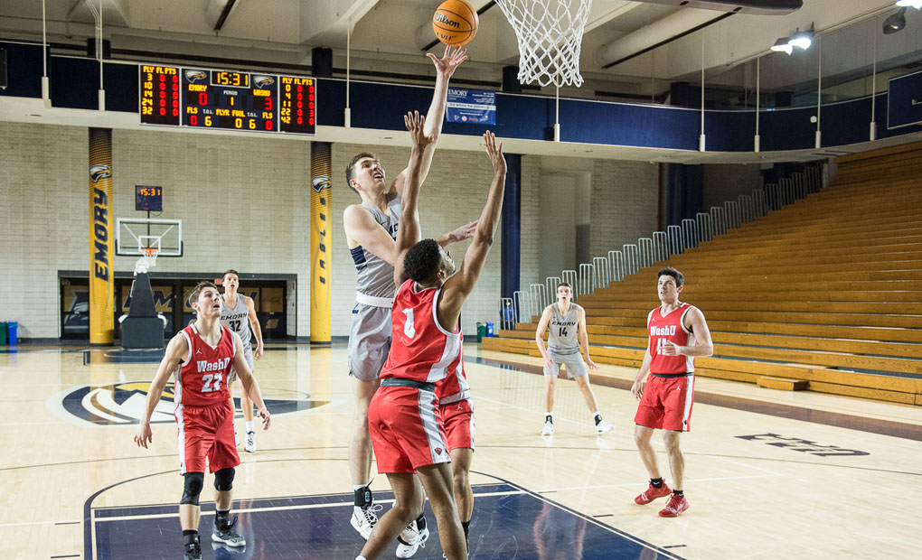 Men's Basketball Falters in Top-25 Clash Against WashU