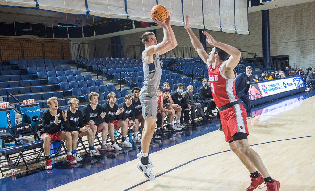 Men's Basketball Bounces Back with 83-68 Win Over Chicago
