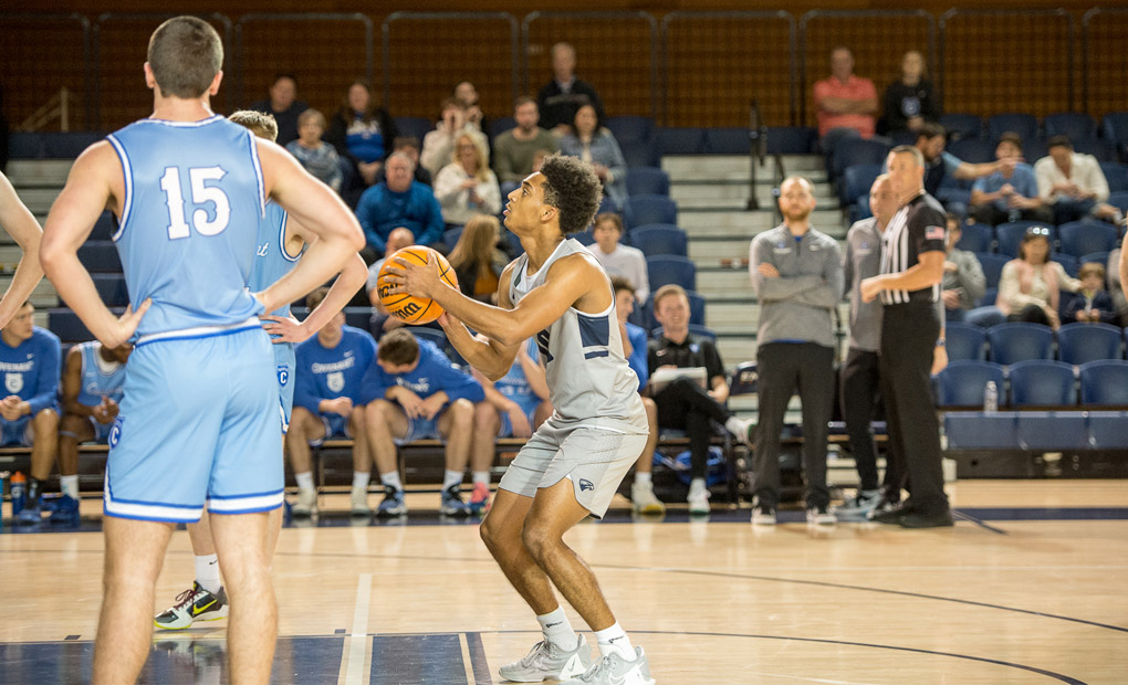 Men's Basketball Continues Hot Streak Defeating Connecticut College 69-61
