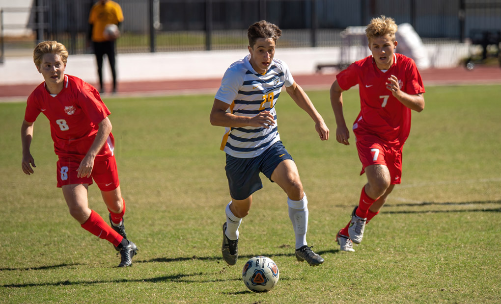 Men's Soccer Closes Out Non-Conference Slate with 2-1 Win Over Roanoke