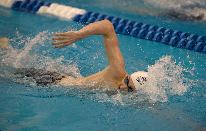 Men's Swimming & Diving Climbs Into First at UAA Championships After Thursday Sweep