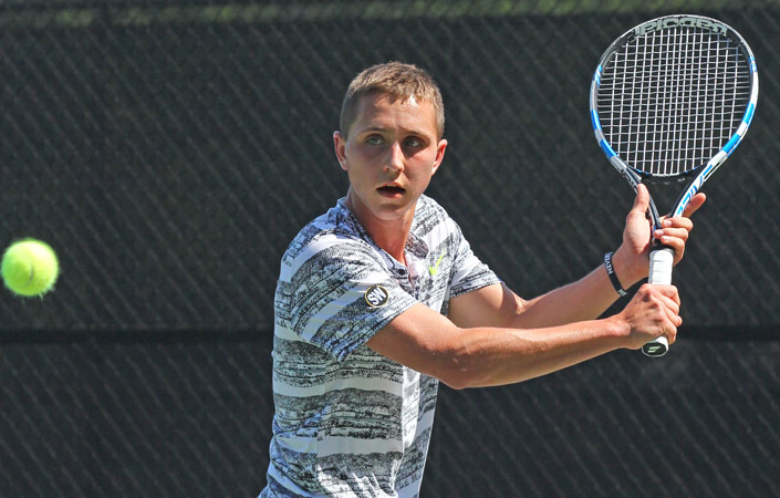 Rafe Mosetick Named UAA Men's Tennis Player Of The Week
