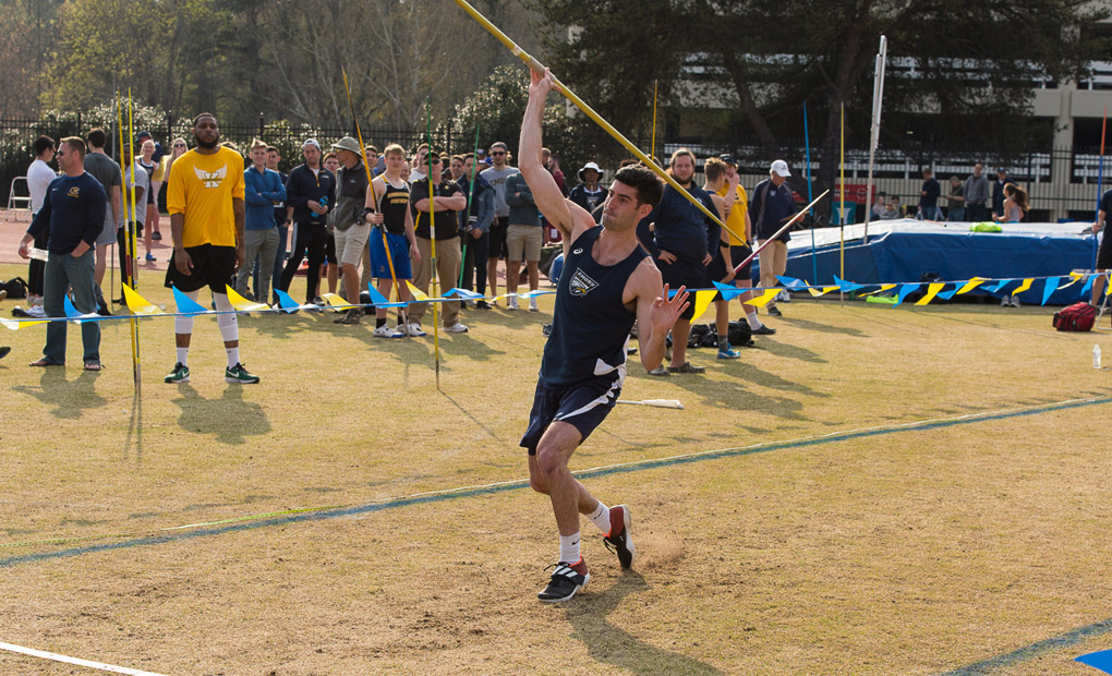 Men's Track & Field Finish Sixth at UAA Outdoor Championships
