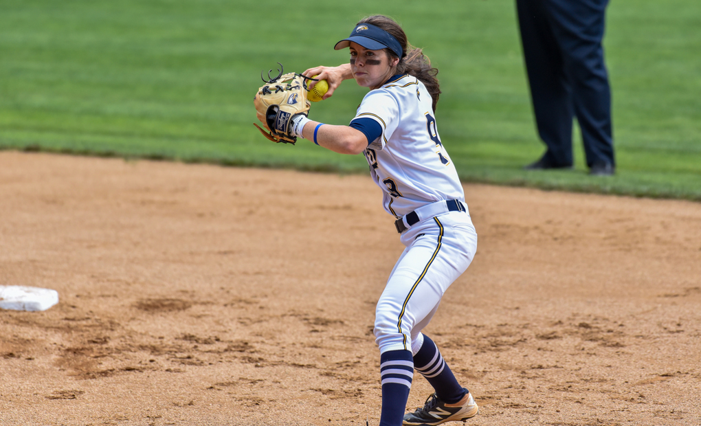 Late-Inning Rally Lifts Softball Past Randolph-Macon in College World Series Opener