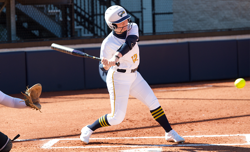 Softball Drops Doubleheader to #6 Case Western Reserve
