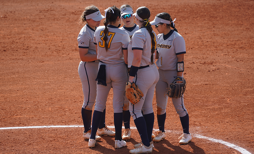Softball Swept by Illinois Wesleyan in Saturday Doubleheader