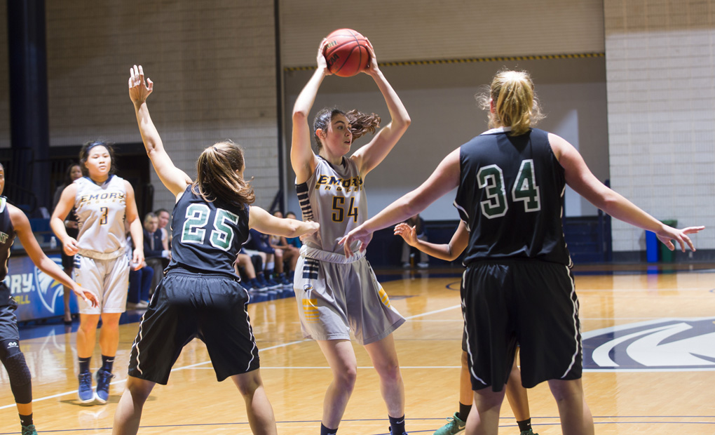 Emory Women's Basketball Edged By No. 17 Chicago