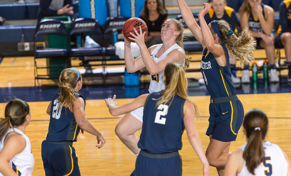 No. 21/25 Women's Basketball Looks to Keep Rolling at No. 15/23 Chicago and WashU