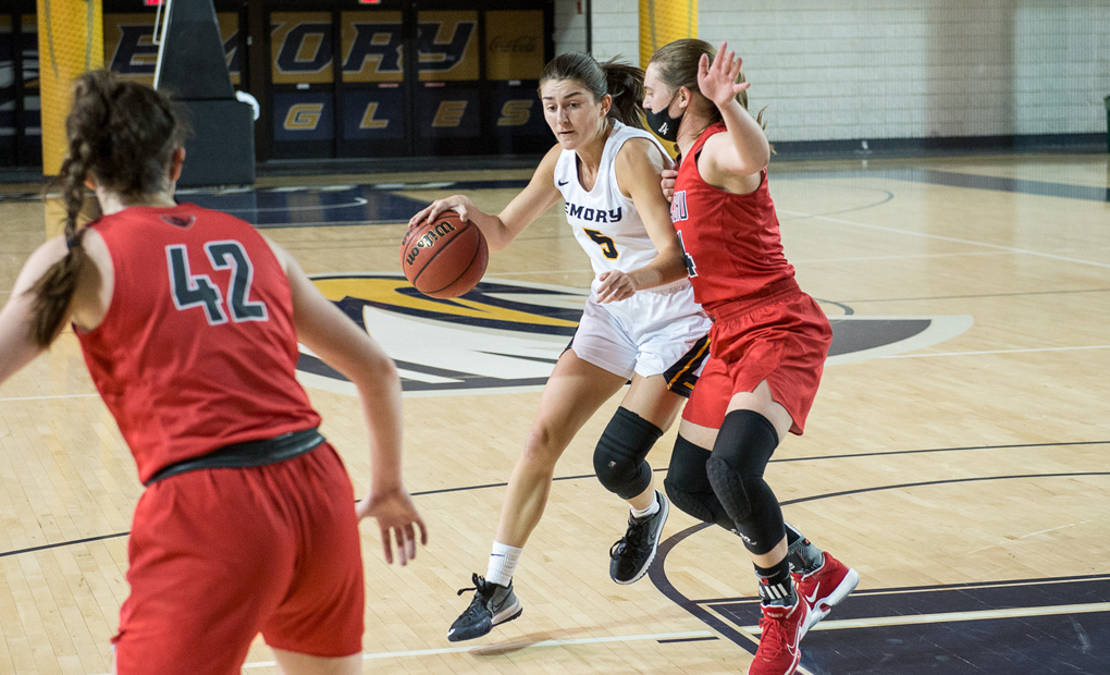Women's Basketball Secures First-Ever Win at WashU; Defeat Bears 81-66