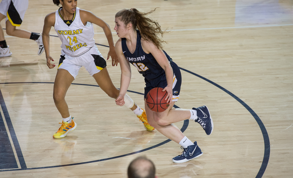Women's Basketball Upended at Chicago, 67-51