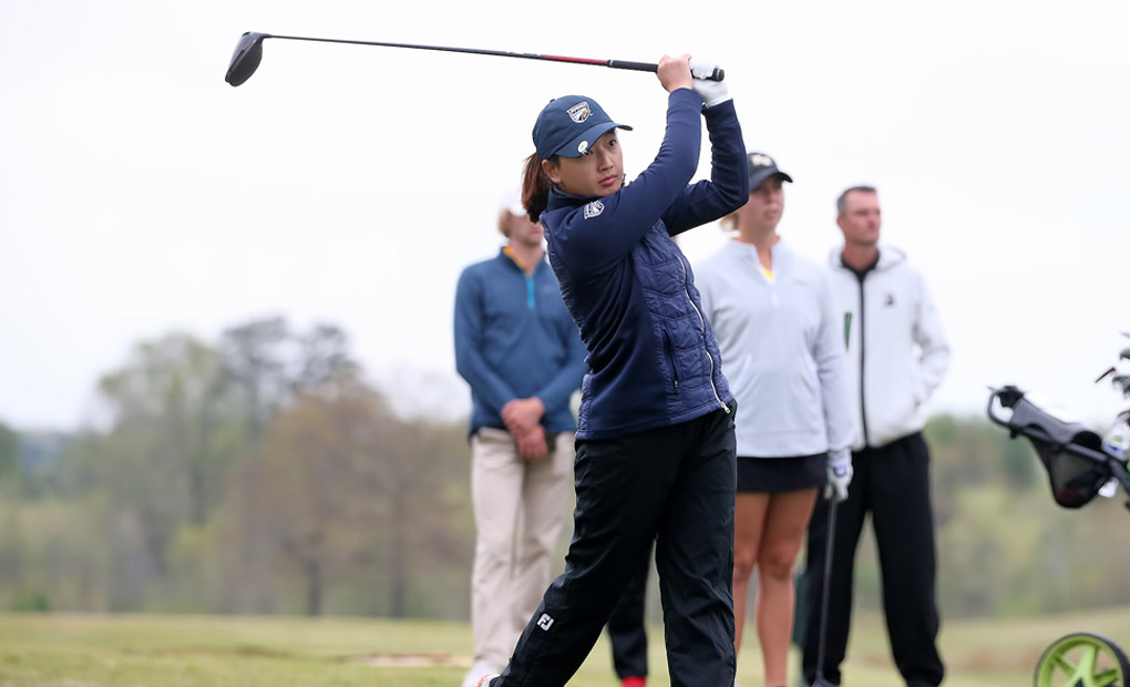 Women's Golf in Second After Day One of Microjuvenate Panthers Classic