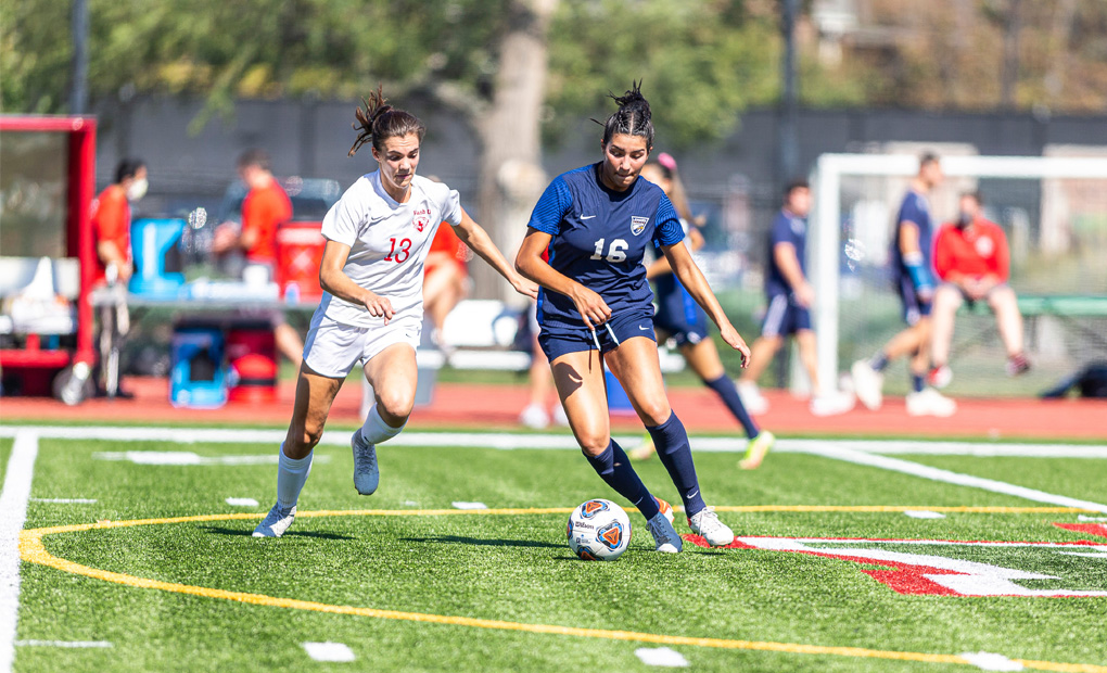 #3 WashU Edges Emory Women's Soccer on Last-Minute Goal