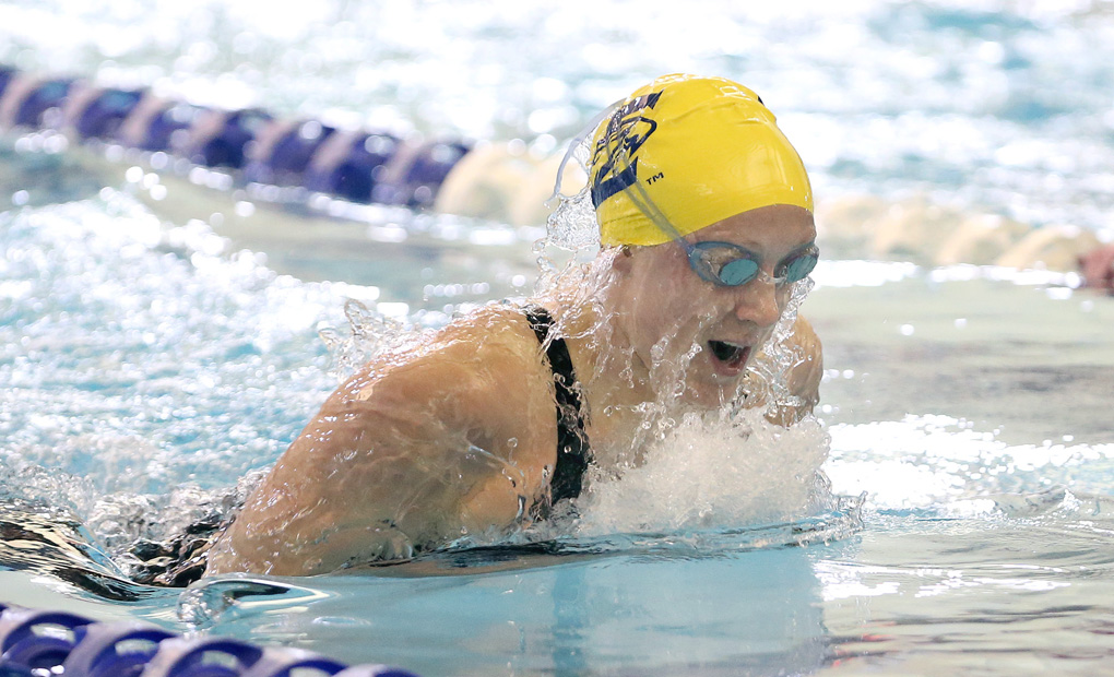Women's Swimming & Diving Doubles UAA Lead Behind Friday Sweep