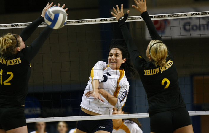 Emory Volleyball Caps Off Perfect Weekend With Two Saturday Wins