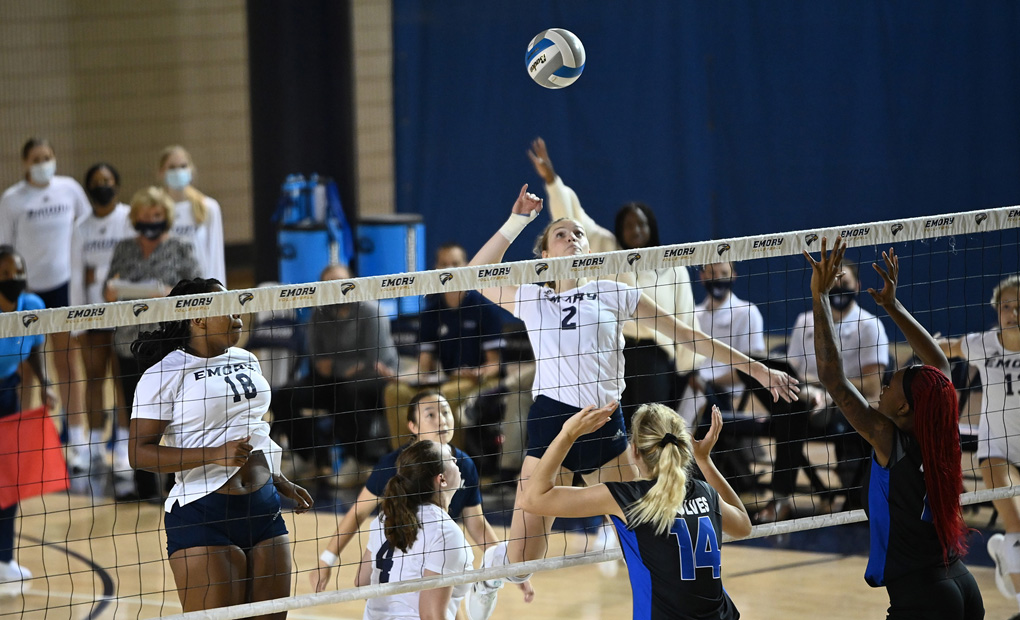 Volleyball Defeats Sewanee in Straight Sets