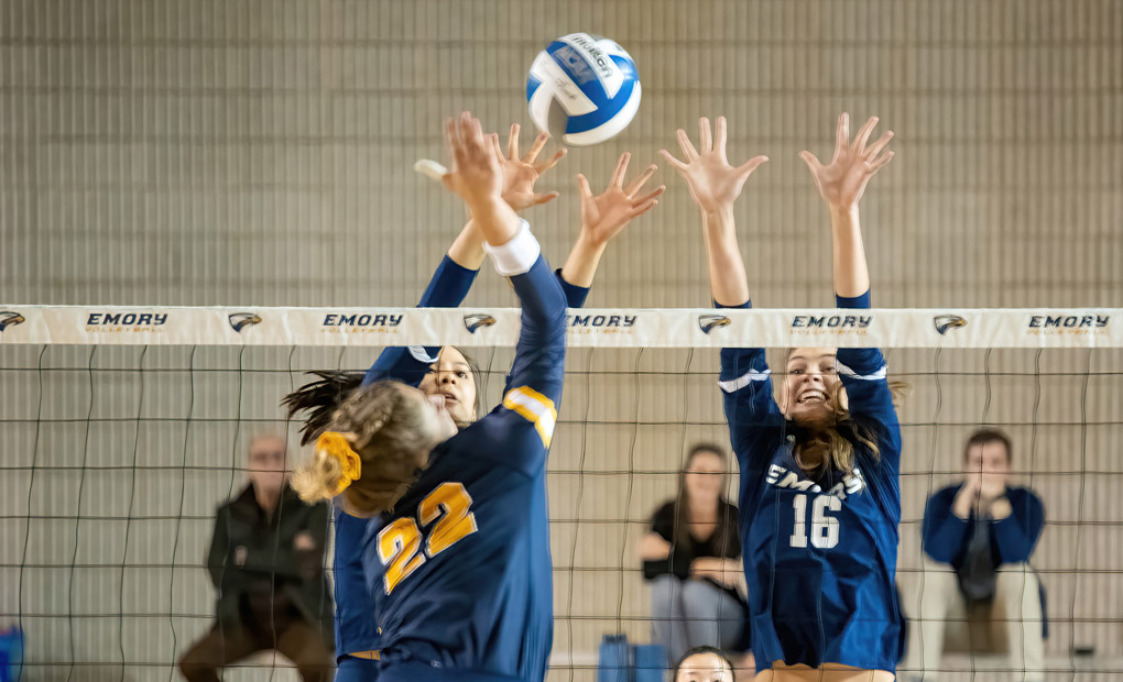 Volleyball Opens Emory Classic with Wins Over Saint Mary's & Averett