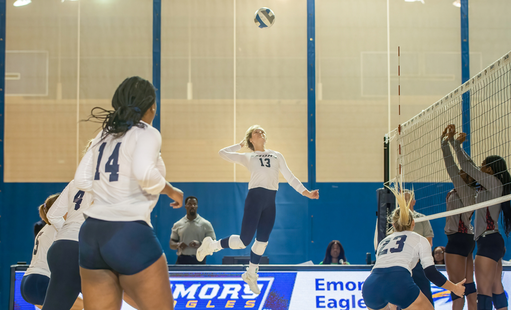 Eagles Defeat No. 2 Trinity in Four Set Thriller at East-West Classic