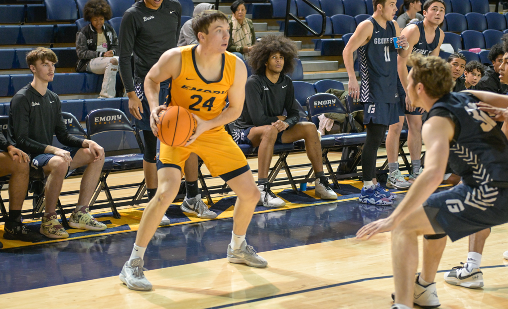 Men's Basketball Win Streak Snapped by George Fox in Holiday Classic Finale