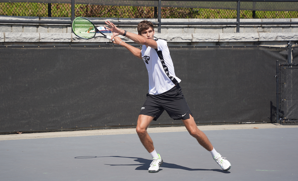#4 Men's Tennis Bests WashU in UAA Championships Third-Place Match, 5-3