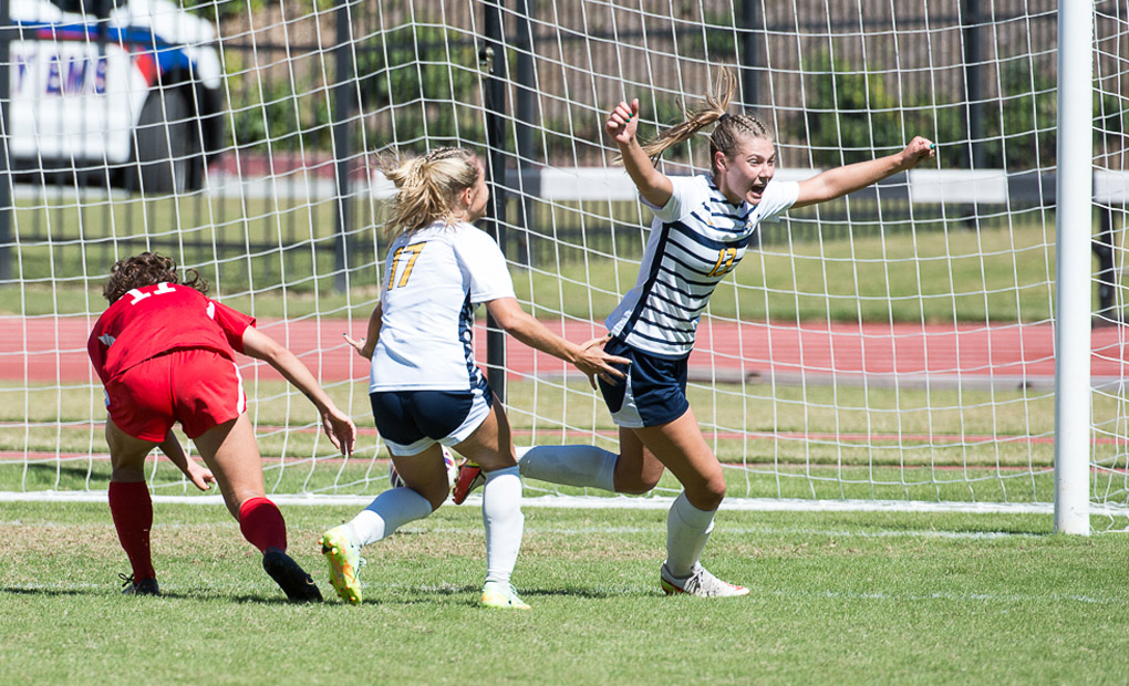 Women's Soccer Dominates WashU for Fifth Consecutive Win
