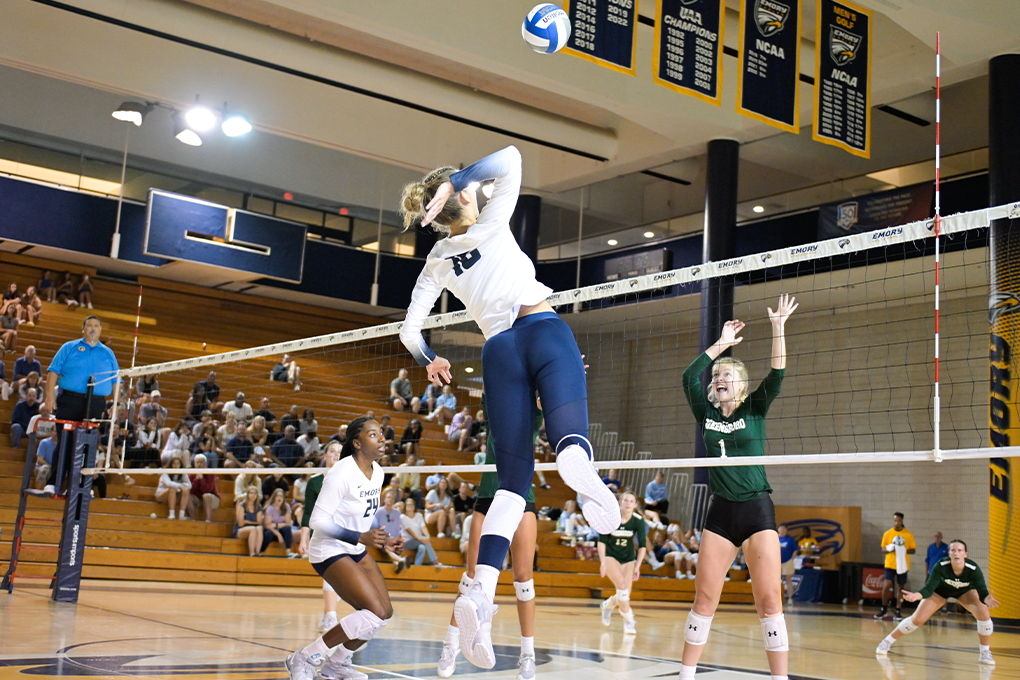 Volleyball Leaves Cleveland Undefeated in UAA Play